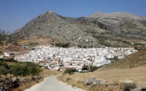 Luz verde a la línea M-270 que conectará Valle de Abdalajís con la Estación de Álora