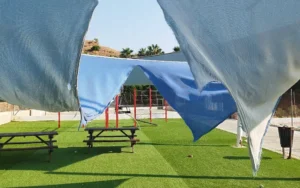 Los actos vandálicos obligan a retirar dos toldos del merendero del Camino del Puerto