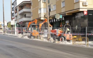 Comienzan las obras para crear un tercer carril en la avenida Reina Sofía de Coín