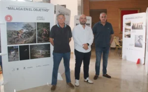 El hall del Ayuntamiento acoge hasta noviembre la exposición ‘Málaga en el Objetivo’