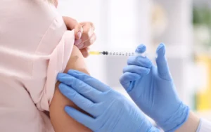 Álora pone en marcha la campaña de vacunación contra la gripe con jornadas en sus barriadas