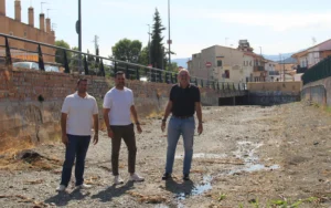 El Ayuntamiento intensifica la limpieza de cauces para prevenir inundaciones ante lluvias intensas